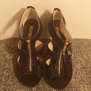 Michael Kors black patent leather Berkeley women's peep toe size 9.5